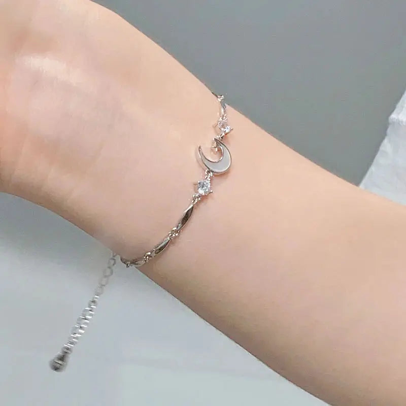 Fashionable and Dreamy Moon Bracelet for Women, Exquisite and Simple Fairy Temperament Bracelet Gift