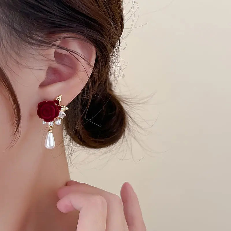 New Wine Red Velvet Rose Pearl Earrings for Women Vintage Red Rose Elegant High-end Studs Earrings Jewelry Accessories серьги