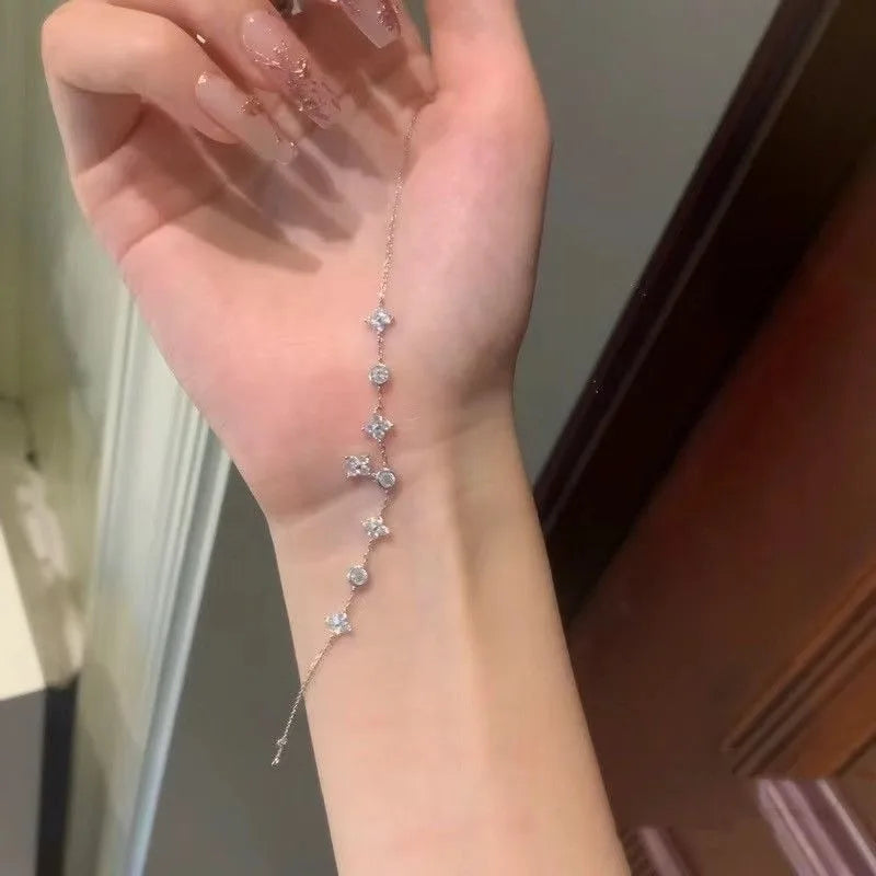 Shiny Zircon Delicate Flower Ornament Bracelet for Women Korean Temperament High Quality Jewelry Gift