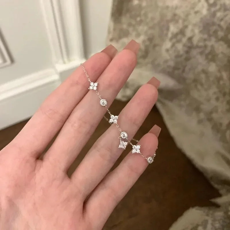 Shiny Zircon Delicate Flower Ornament Bracelet for Women Korean Temperament High Quality Jewelry Gift