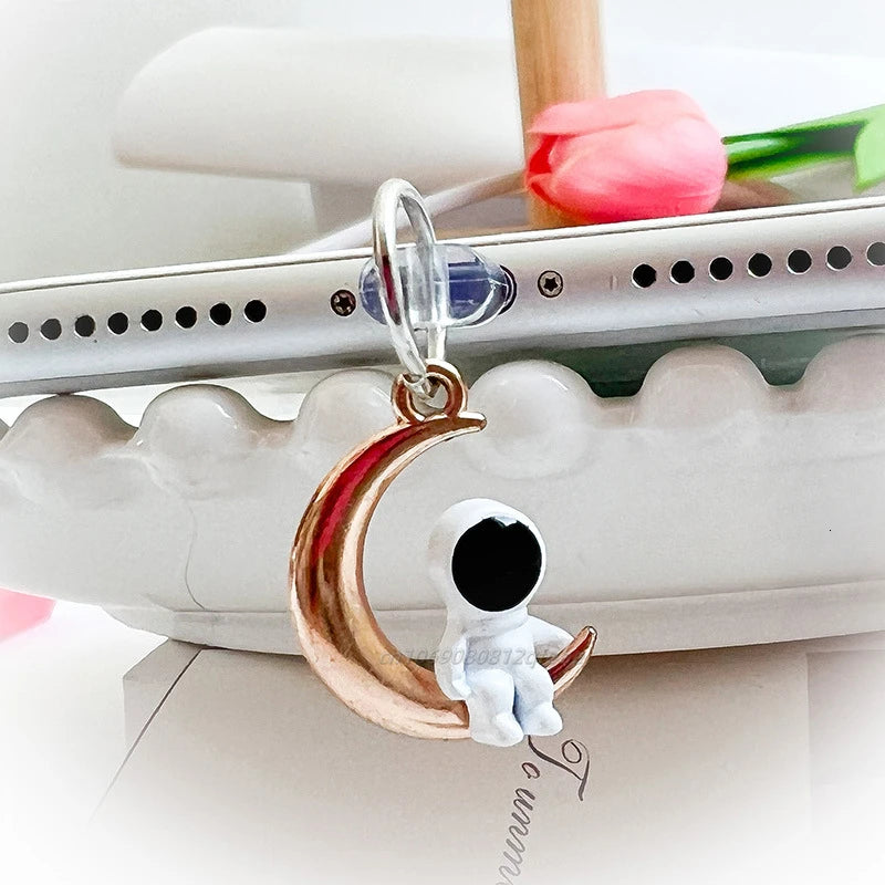 Astronaut Dust Plug Charm Cute Charge Port Anti Dust Plug Kawaii Usb Type C Plug For iPhone Earphone Jack Stopper Cap Pendant