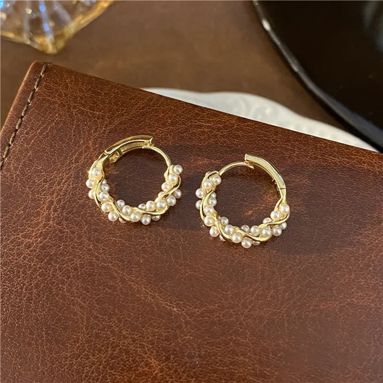 New Fashion Simple Temperament Circle Pearl Earrings Korean Cute Small Versatile Piercing Stud Earrings for Women Luxury Jewelry