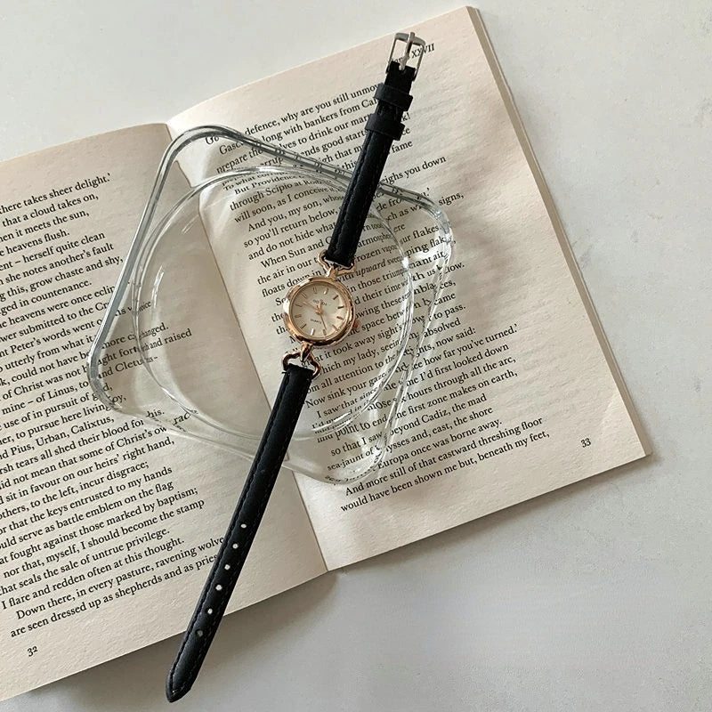 2025 New Women's Quartz Watch Retro Luxury Watches for Girl Student Simple Fashion Leather Strap Gift Clock Wristwatch Wholesale