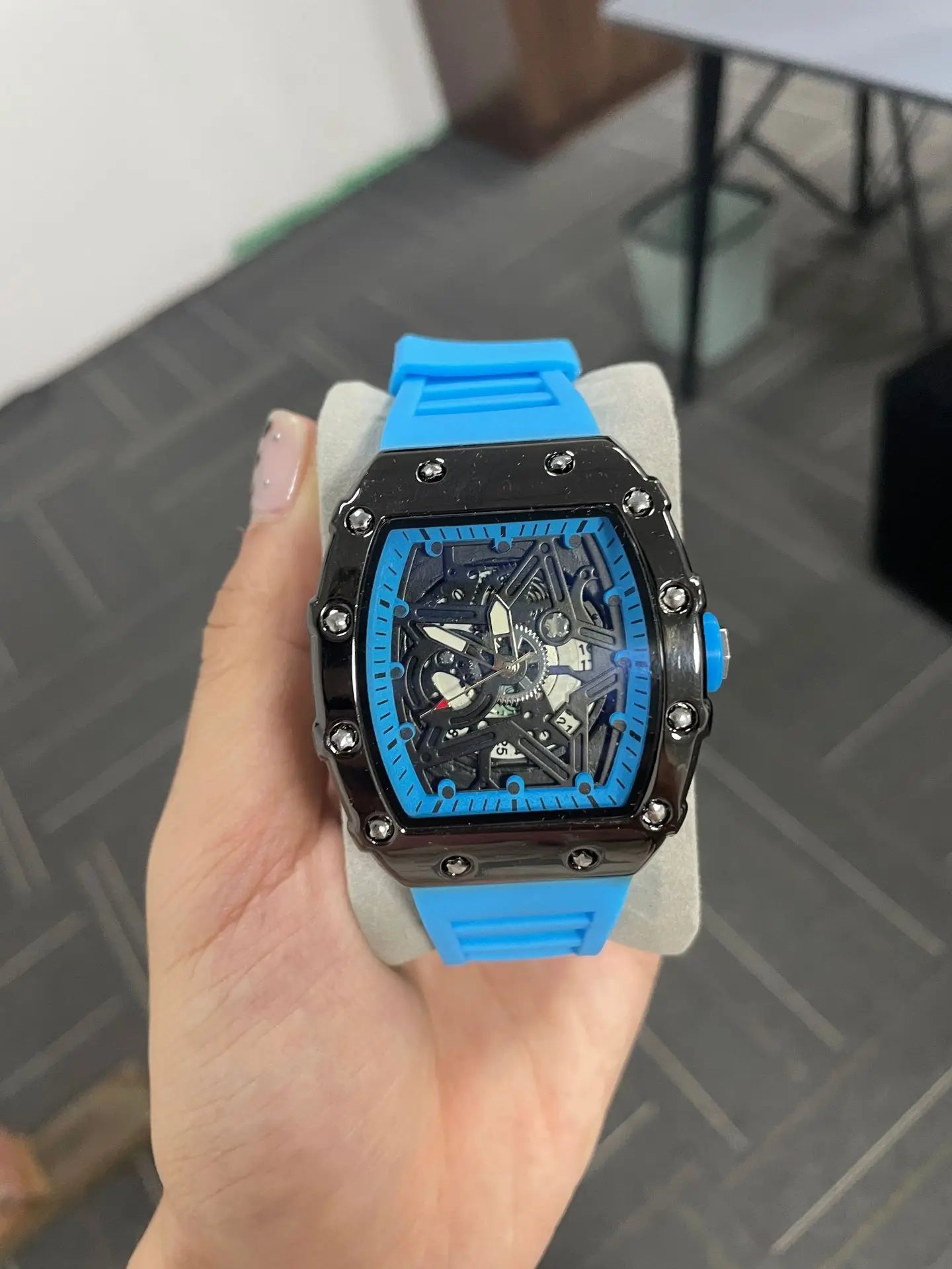 Men's Watch Leisure Sports Fashion Waterproof Bucket Watch Men's Quartz Watch Gift Reloj L144