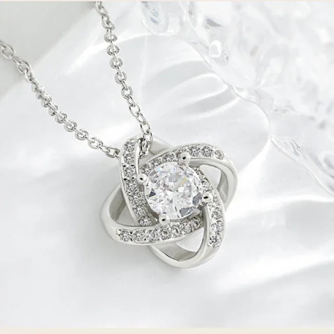 Necklace Ladies Cold Wind Four Leaf Clover with Diamonds Brass Pendant Jewelry