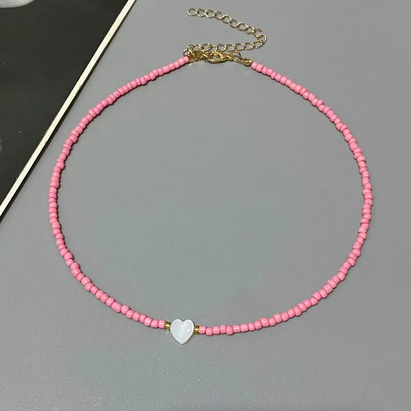 Fashion Choker Necklace for Girl Women White Color Nature Shell Love Heart Fashion Short Necklace Gift for Friend Spring Summer