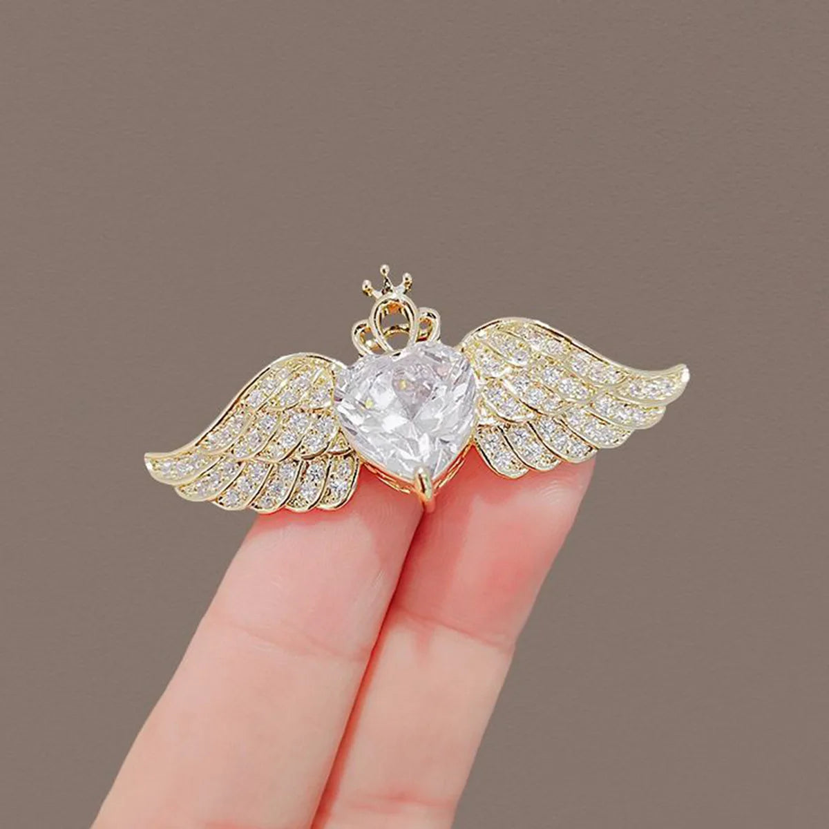 Exquisite Green Crystal Butterfly Brooch Fashion Metal Lapel Pins for Women Girl Suit Sweater Badges Jewelry Accessories Gift