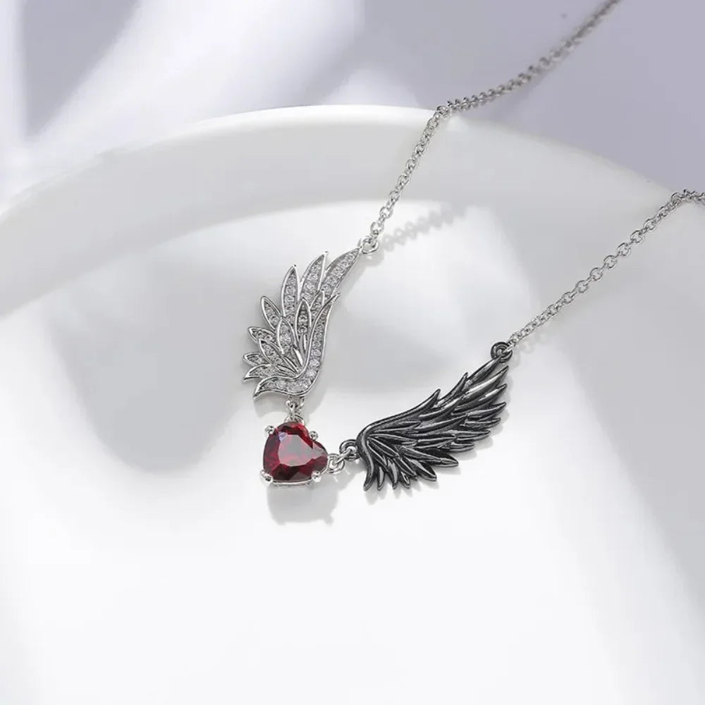 New Angel Wings Pendant Necklace for Men and Women Gothic Exquisite Love Zircon Decoration Fashion Jewelry Accessories