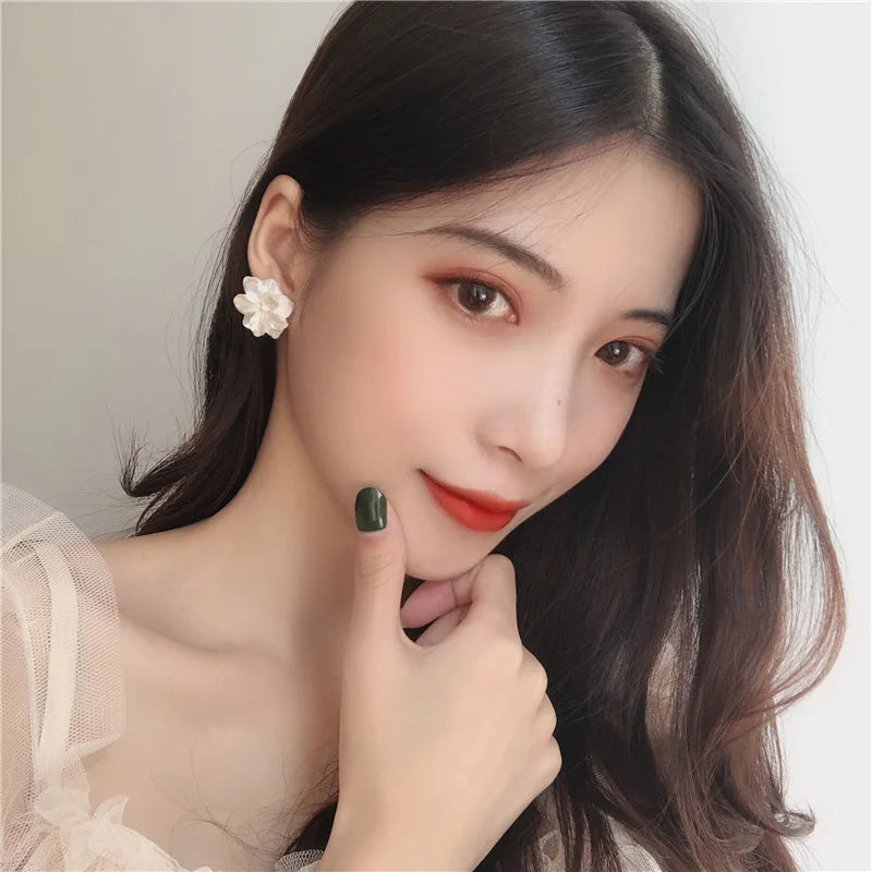 White Color Flower Dangle Earrings for Women Heart Flower Round Leaf Triangle Pearl Bowknot Round Earring Jewelry Brincos