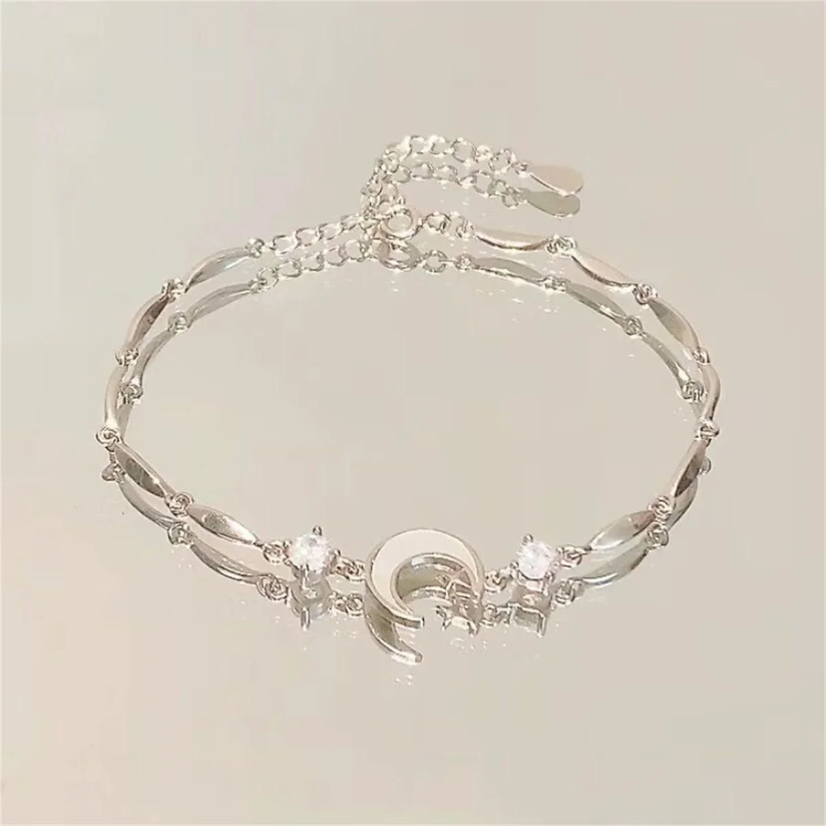 Fashionable and Dreamy Moon Bracelet for Women, Exquisite and Simple Fairy Temperament Bracelet Gift