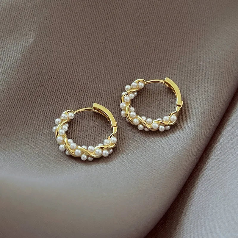 New Fashion Simple Temperament Circle Pearl Earrings Korean Cute Small Versatile Piercing Stud Earrings for Women Luxury Jewelry