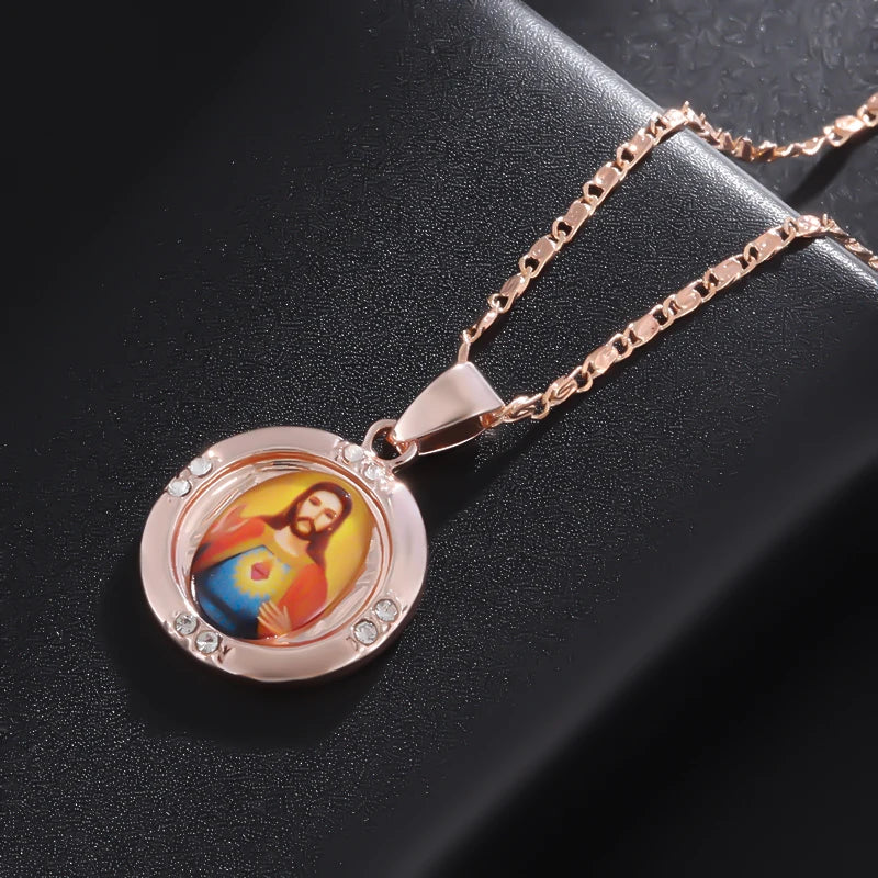 Christian Jesus Portrait Necklace Inlaid with Zircon Round Pendant for Men and Women Fashion Lucky Amulet Jewelry Gift