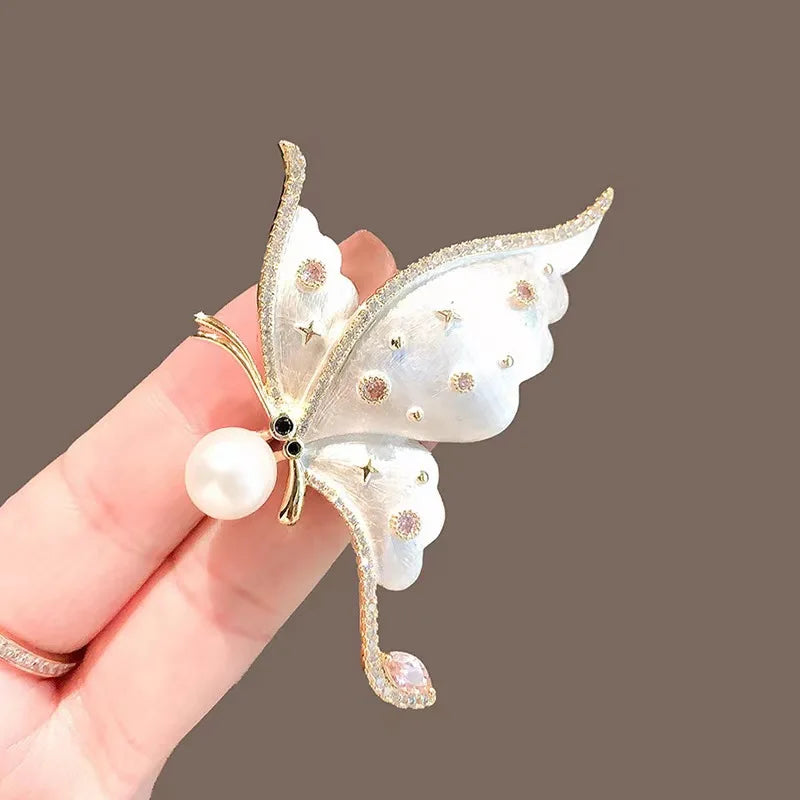 Exquisite Green Crystal Butterfly Brooch Fashion Metal Lapel Pins for Women Girl Suit Sweater Badges Jewelry Accessories Gift
