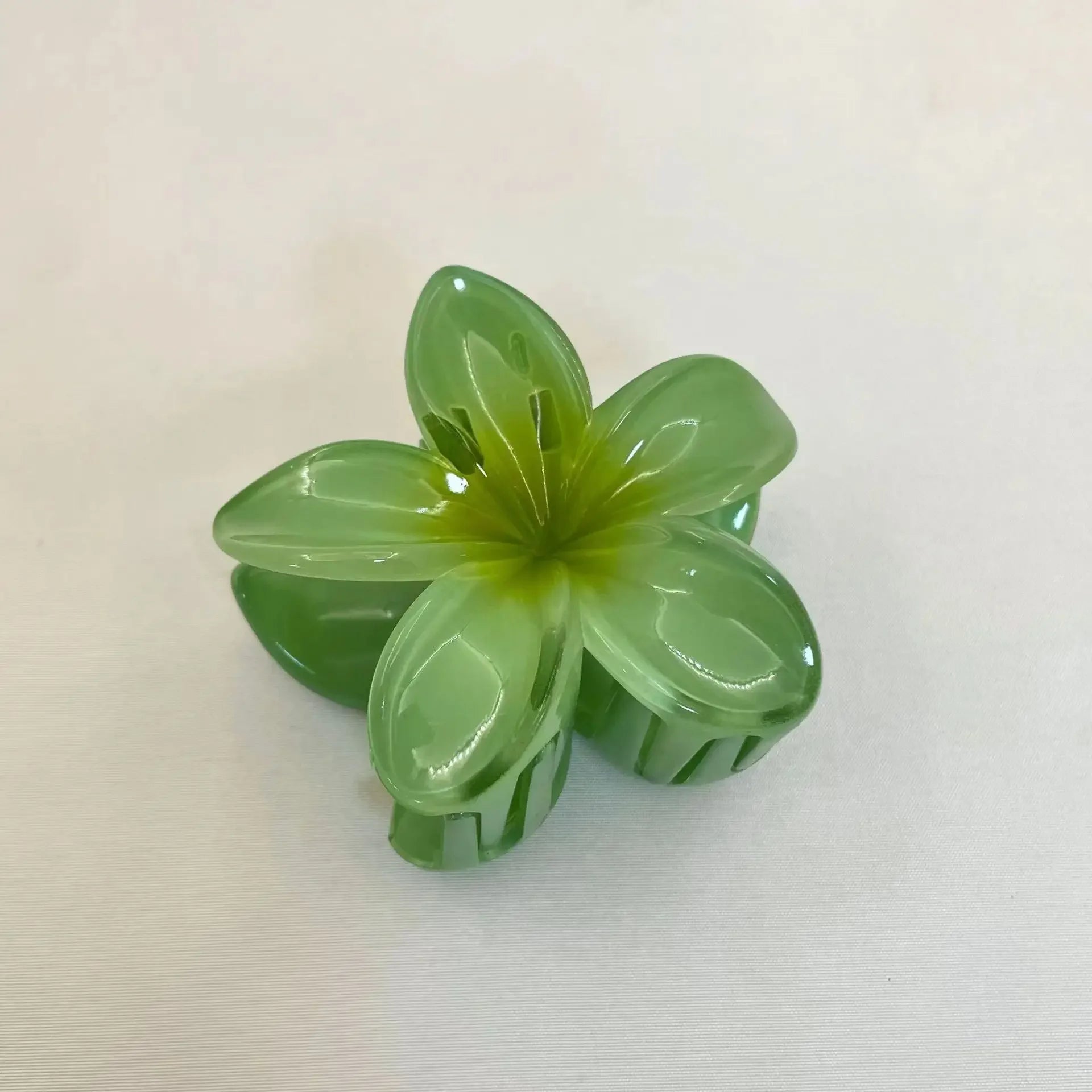 Hawaiian Flower Crab Hair Clips for Women Plumeria Barrettes Large Hair Claw for Thin/Thick Beach Hair Accessories for Girls 8cm