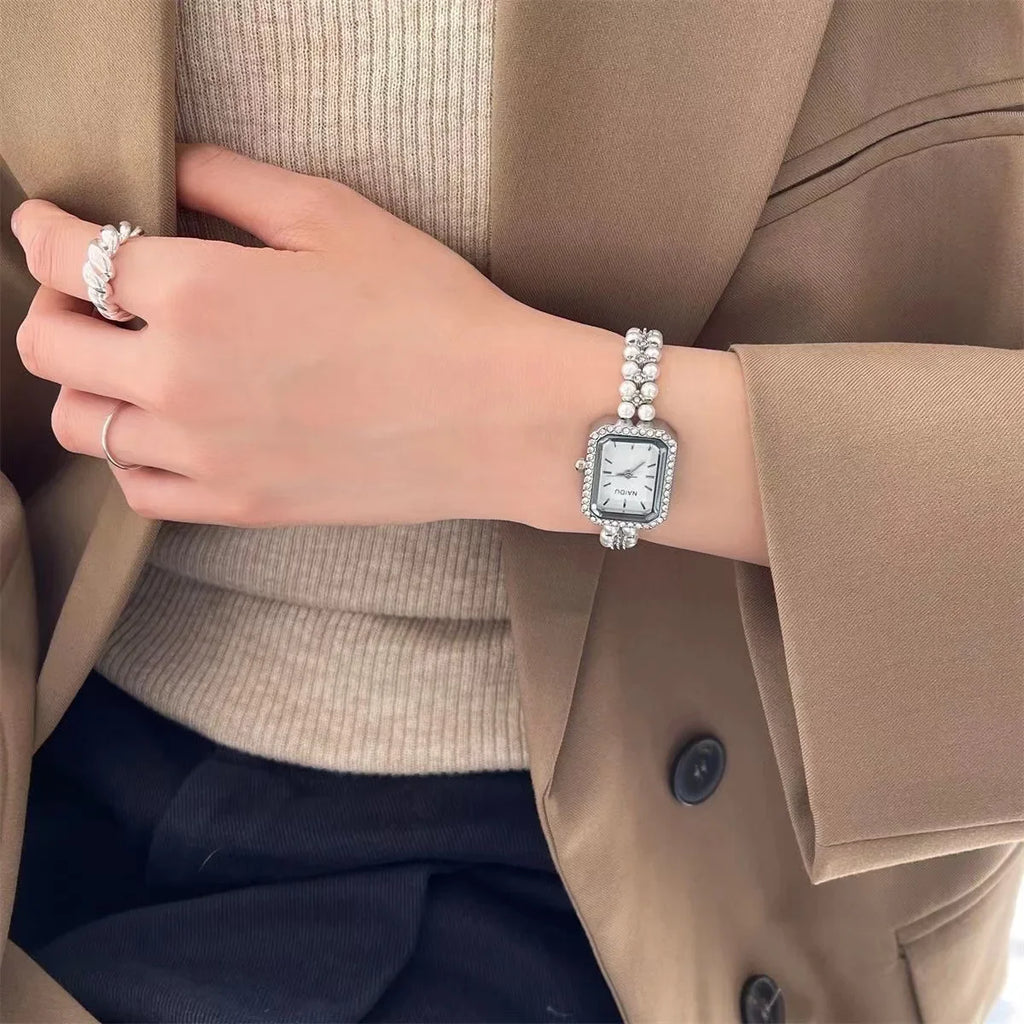 Luxury Women Bracelet Watch Fashion Small Square Dial Ladies Vintage Shell Pearls Chain Quartz Wristwatch Female Clock Wholesale