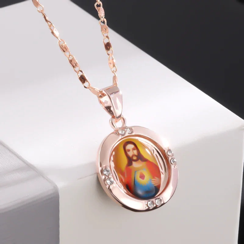 Christian Jesus Portrait Necklace Inlaid with Zircon Round Pendant for Men and Women Fashion Lucky Amulet Jewelry Gift
