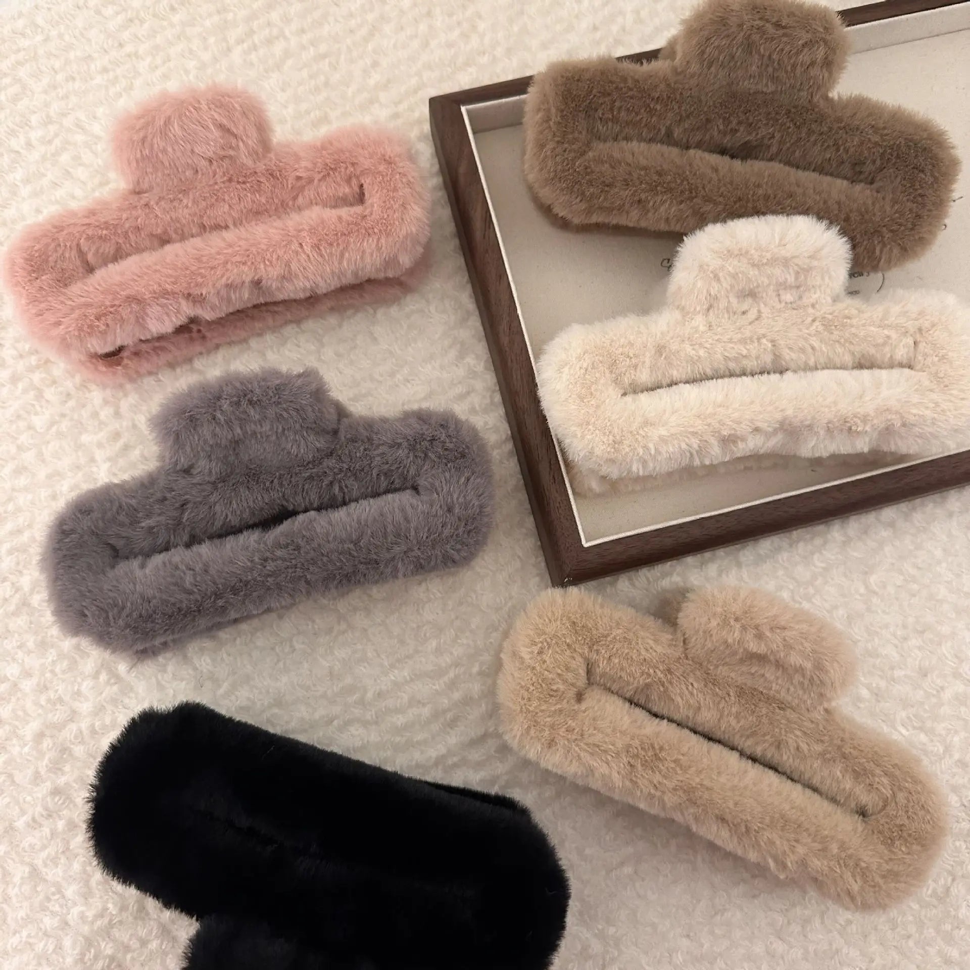 Winter Plush Square Hair Claw for Women Korean Elegant Acrylic Hairpins Faux Fur Hair Clip Pink Barrette Crab Hair Accessories