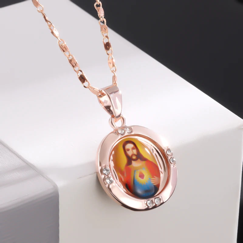 Christian Jesus Portrait Necklace Inlaid with Zircon Round Pendant for Men and Women Fashion Lucky Amulet Jewelry Gift