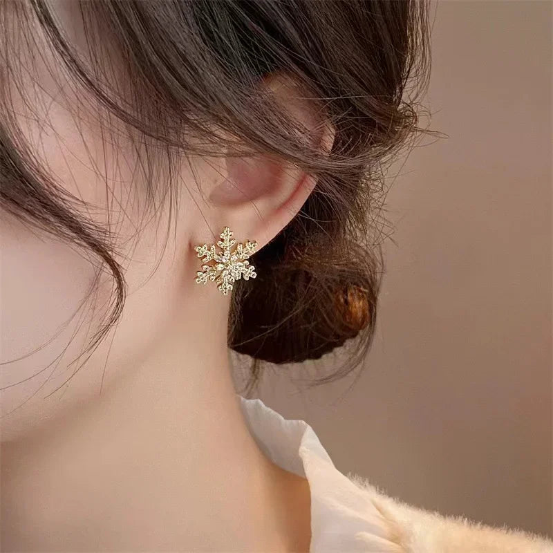 Elegant Snowflake Stud Earrings for Women Korean Fashion Imitation Pearl Crystal Zircon Earring Girls Party Jewelry