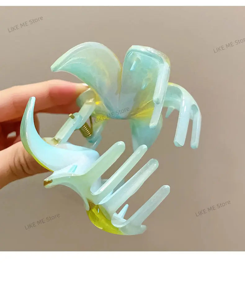 Hawaiian Flower Crab Hair Clips for Women Plumeria Barrettes Large Hair Claw for Thin/Thick Beach Hair Accessories for Girls 8cm