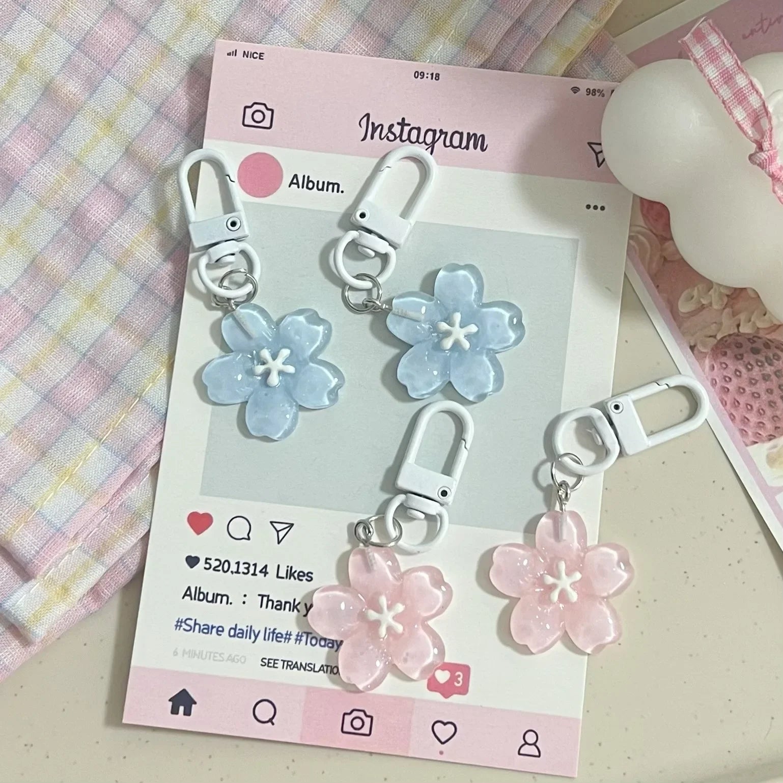 2/4pc Sakura Key Chain Resin Cherry Blossom Jelly Sakura Pendant Keyring Keyring Romantic Translucent Flower Doll Pendant