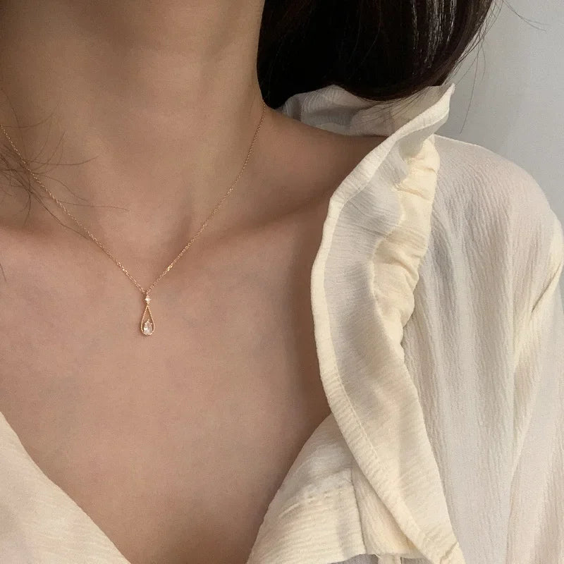 Korean Fashion Zircon Water Drop Pendant Necklace for Women Vintage Elegant Temperament Clavicle Chain Necklace Wedding Jewelry