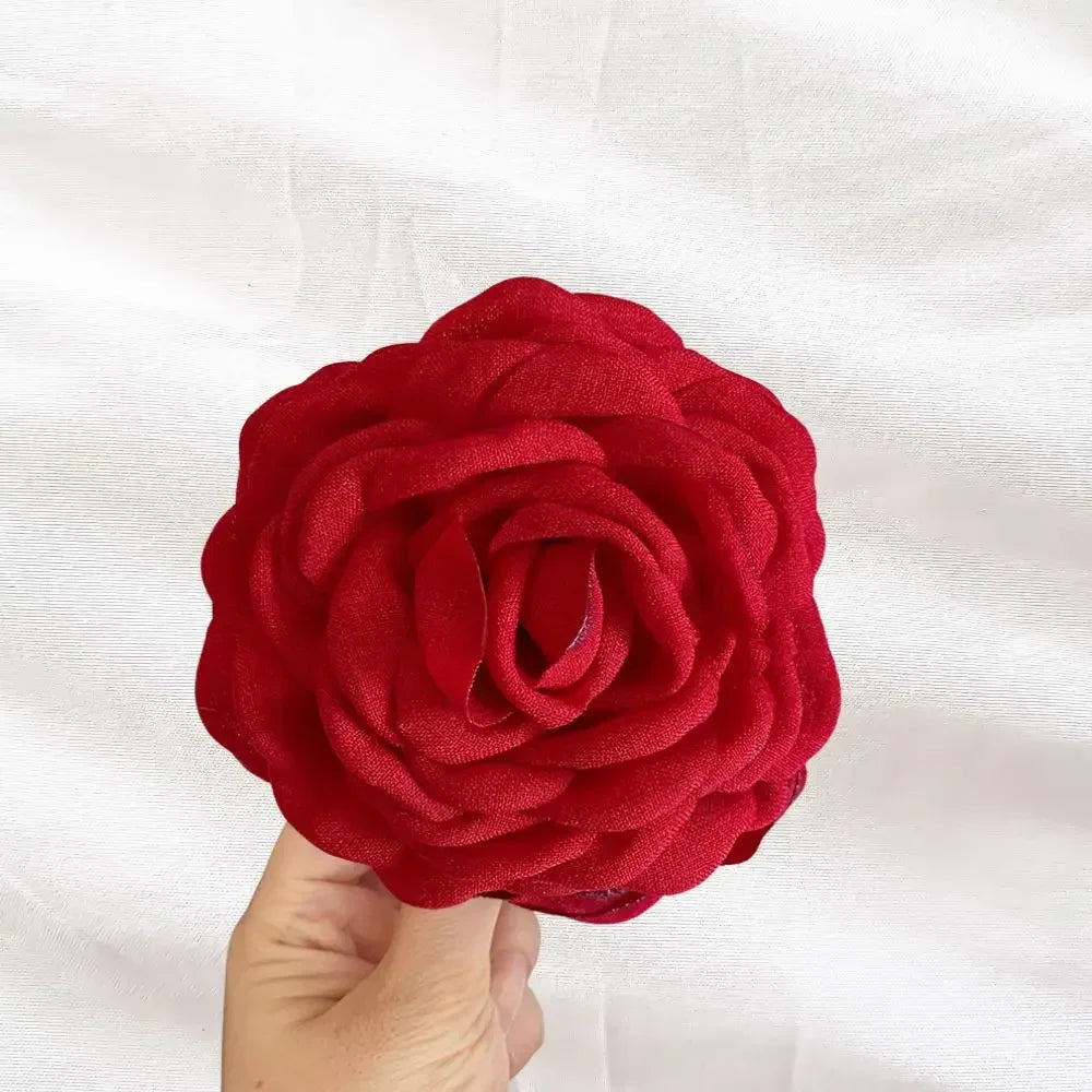 New Solid Color Fabric Flower Hair Claws for Women Fashion Light Luxury Shark Clips French Elegant Temperament Hair Accessories