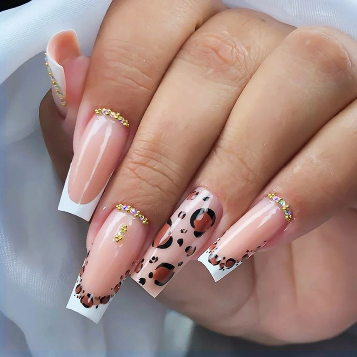 24Pcs Extra Long Square Fake Nail with Glue 3D Little Bear Bow Design False Nails White French Press on Nails Wearable Manicure